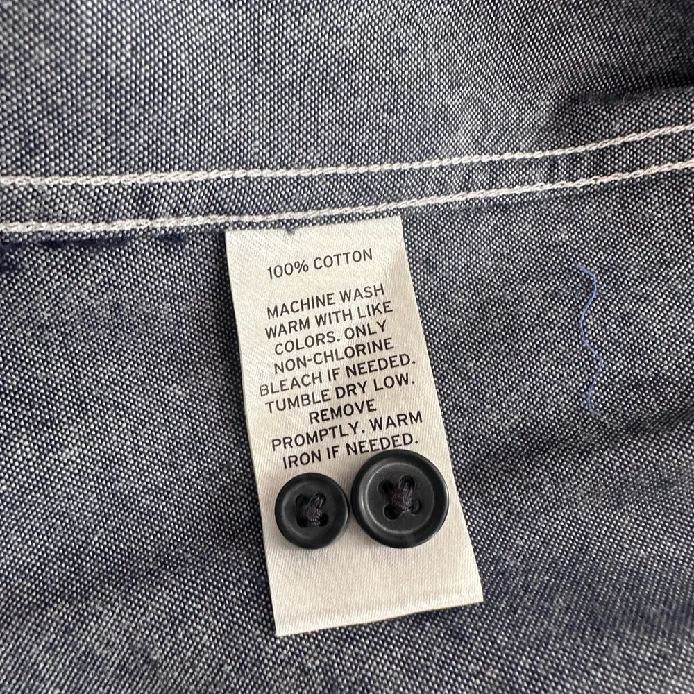 Classic Denim Blue Chambray Men's Button-Down Shirt - Picture 4 of 5